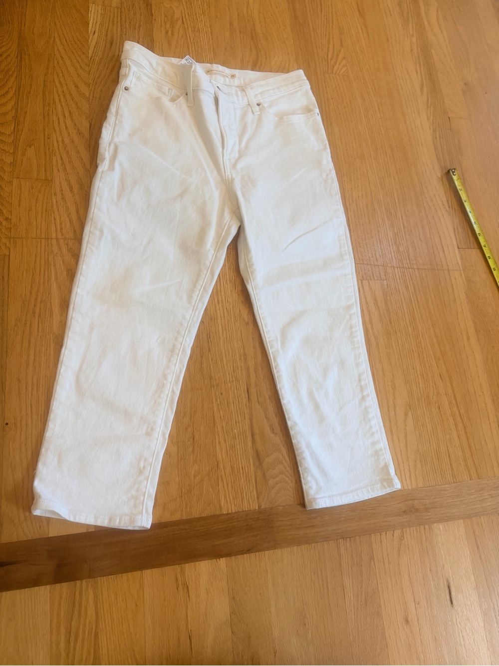 Women's Ladies Size 29 "Levi's" White  Straight Jeans GUC
